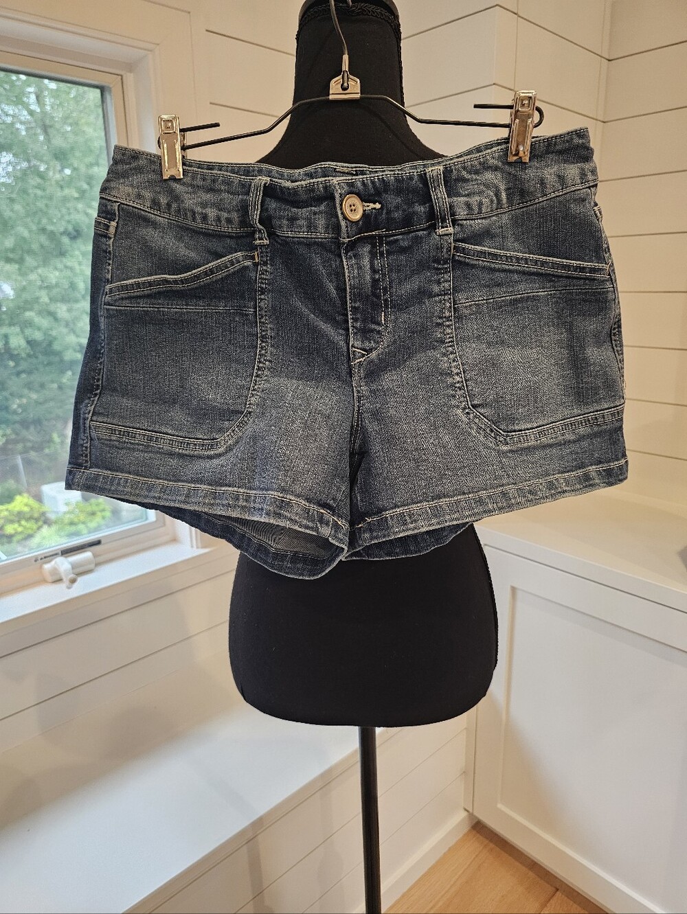 UNIONBAY Women's Blue Denim Short Shorts - Size 11 - 30W